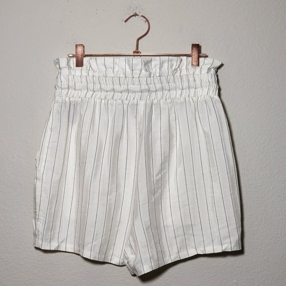 RTA Tara high rise silky stripe Paper Bag shorts in white black stripe size M - Picture 7 of 14